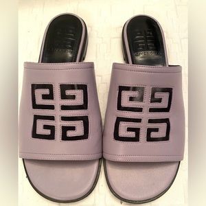 Givenchy Logo Flat Leather Slide
Sandals in Purple Size 37 Eu 6.5 Usa
Womens
